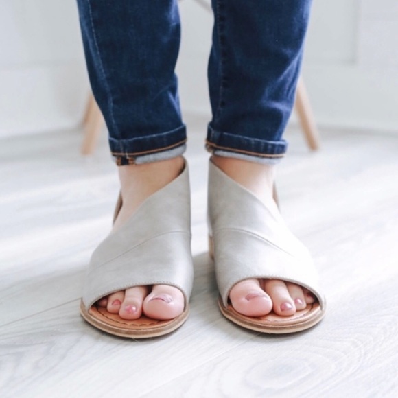 Last - Open Toe Cut Out Ankle Flats - Grey - Picture 2 of 6